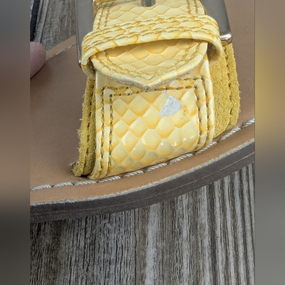 Ann Taylor Loft Yellow Slides Size 6 - Picture 10 of 11